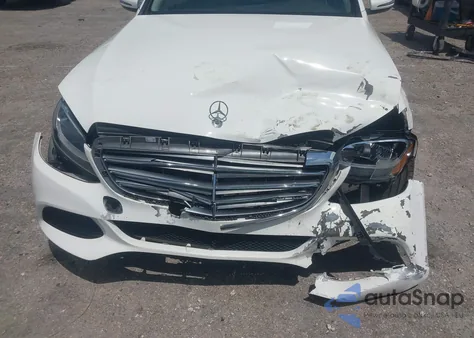 2017 Mercedes-Benz C 300 Luxury/Sport z USA, uszkodzony, nr VIN 55SWF4JB6HU186221